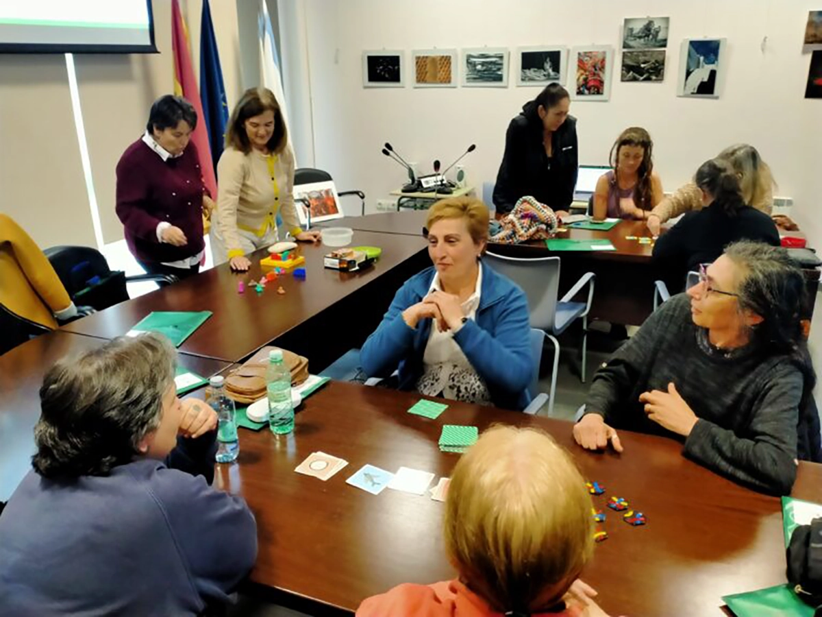 Mujeres en sesión presencial en su municipio