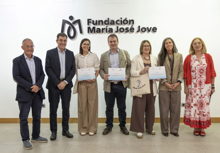 Autoridades con ganadora y finalistas