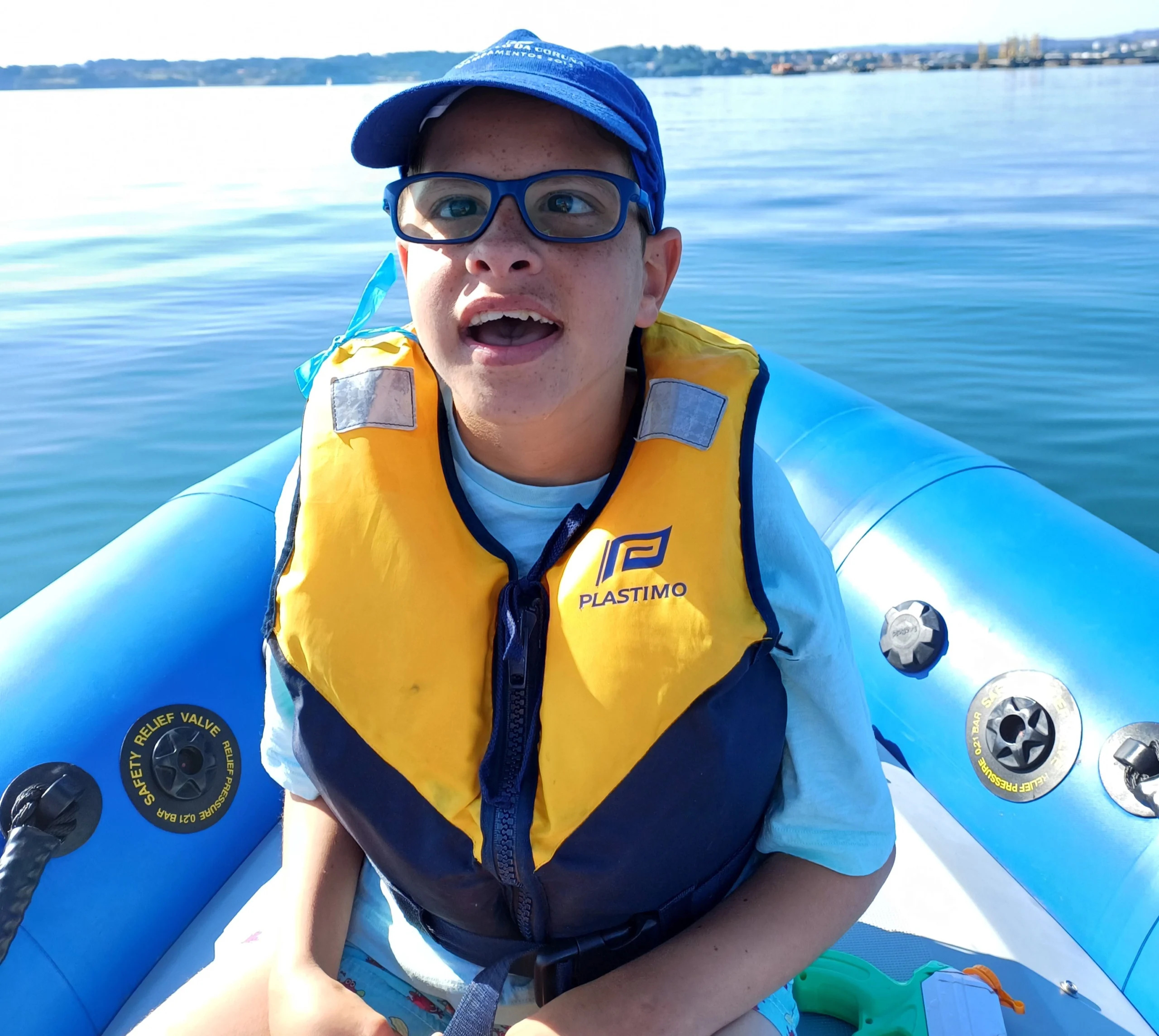 Joven participante en piragua