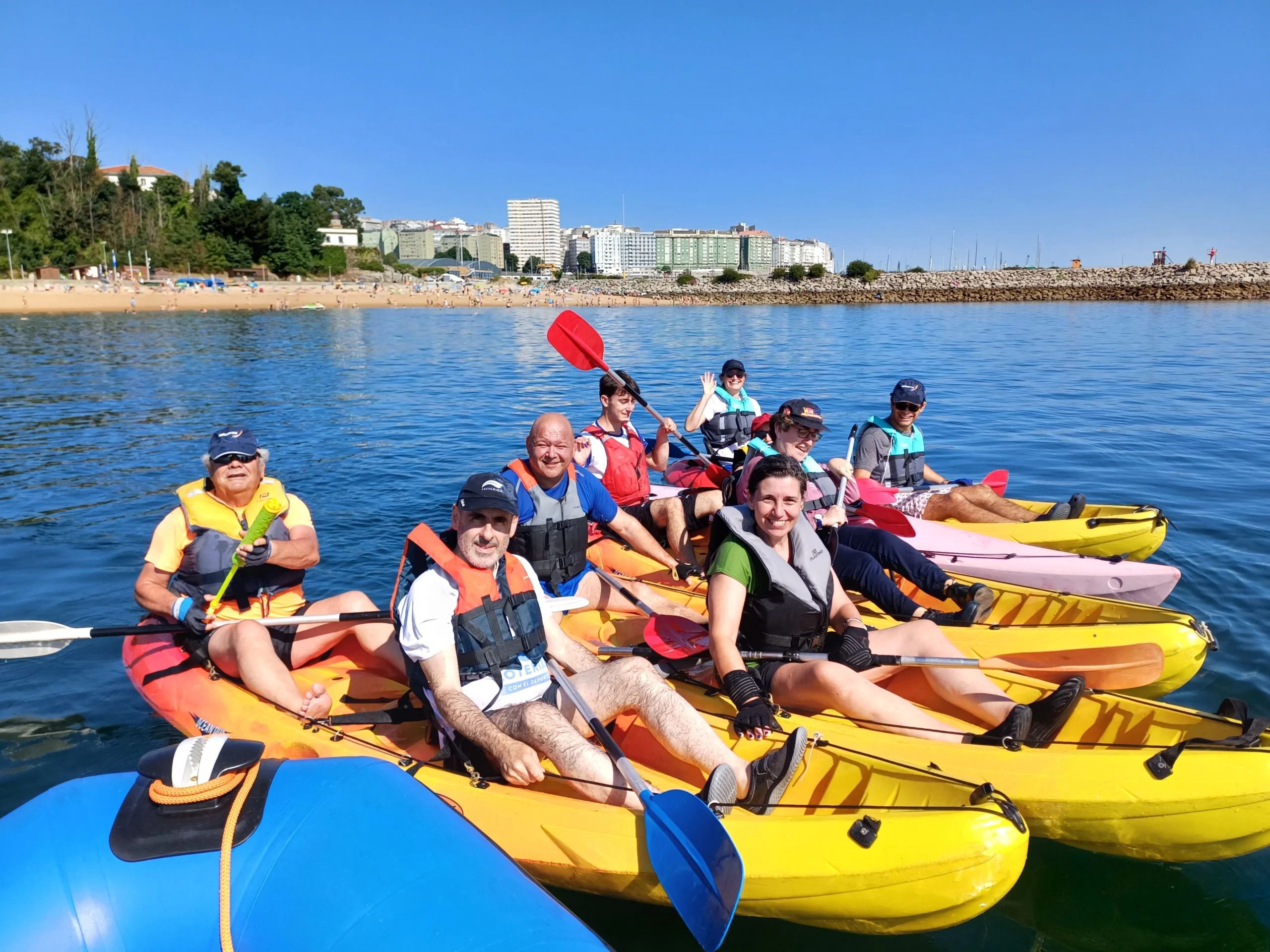 Participantes en piraguas