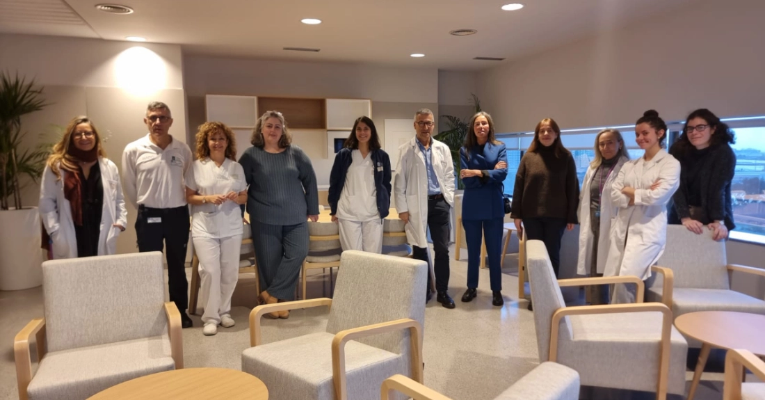 Familiares en la sala de la unidad de paliativos