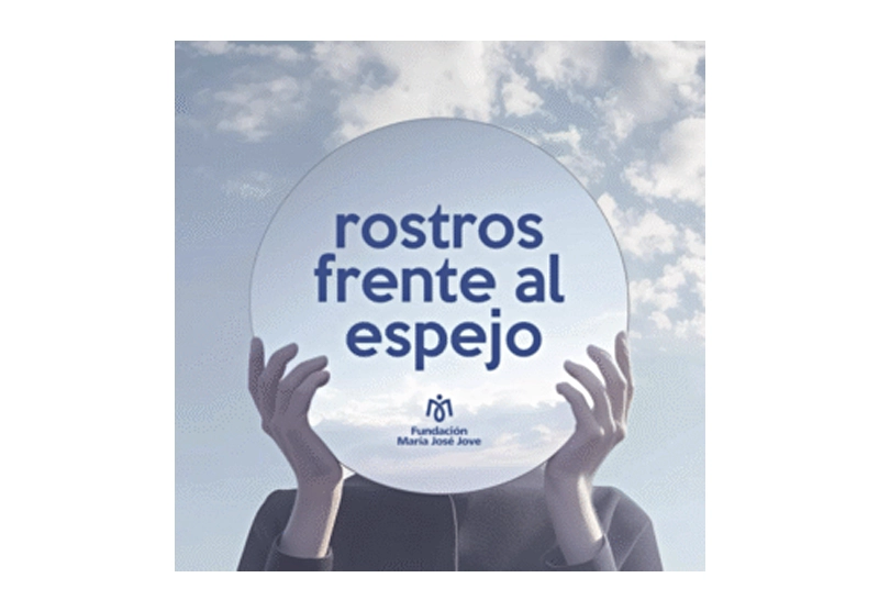 Espejo con el título grabado