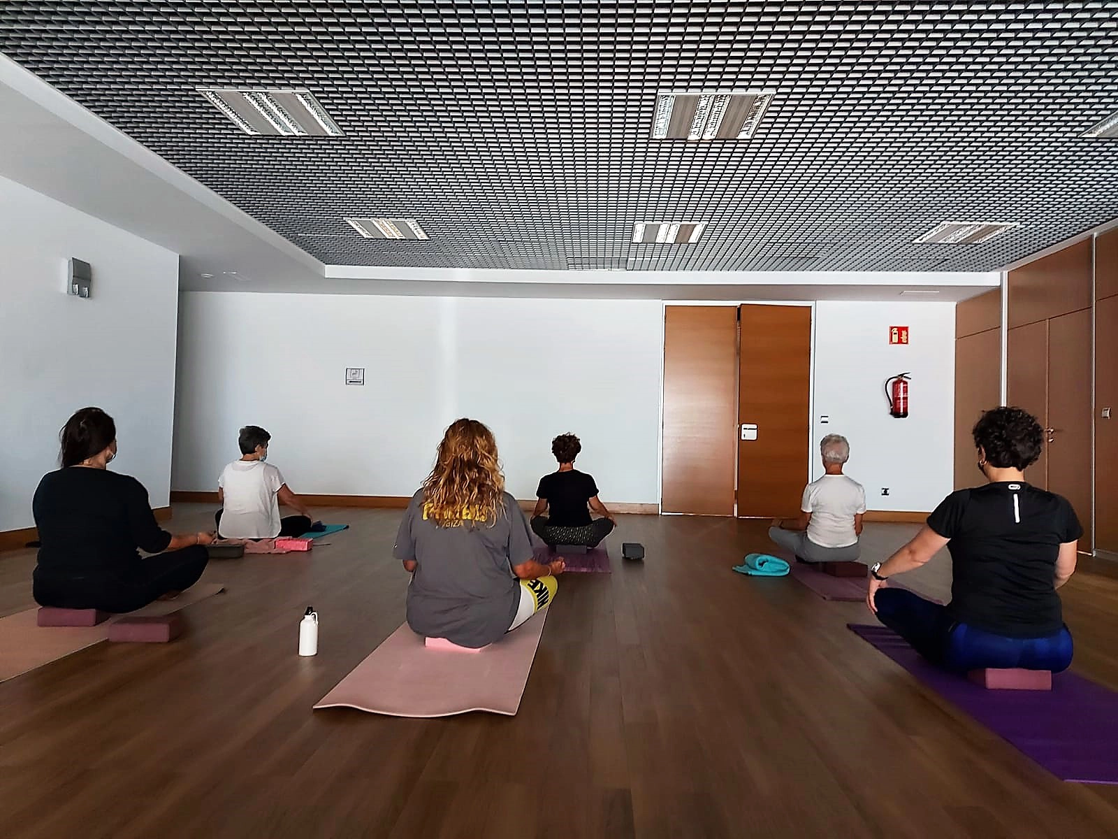 Participantes en un espacio relajado