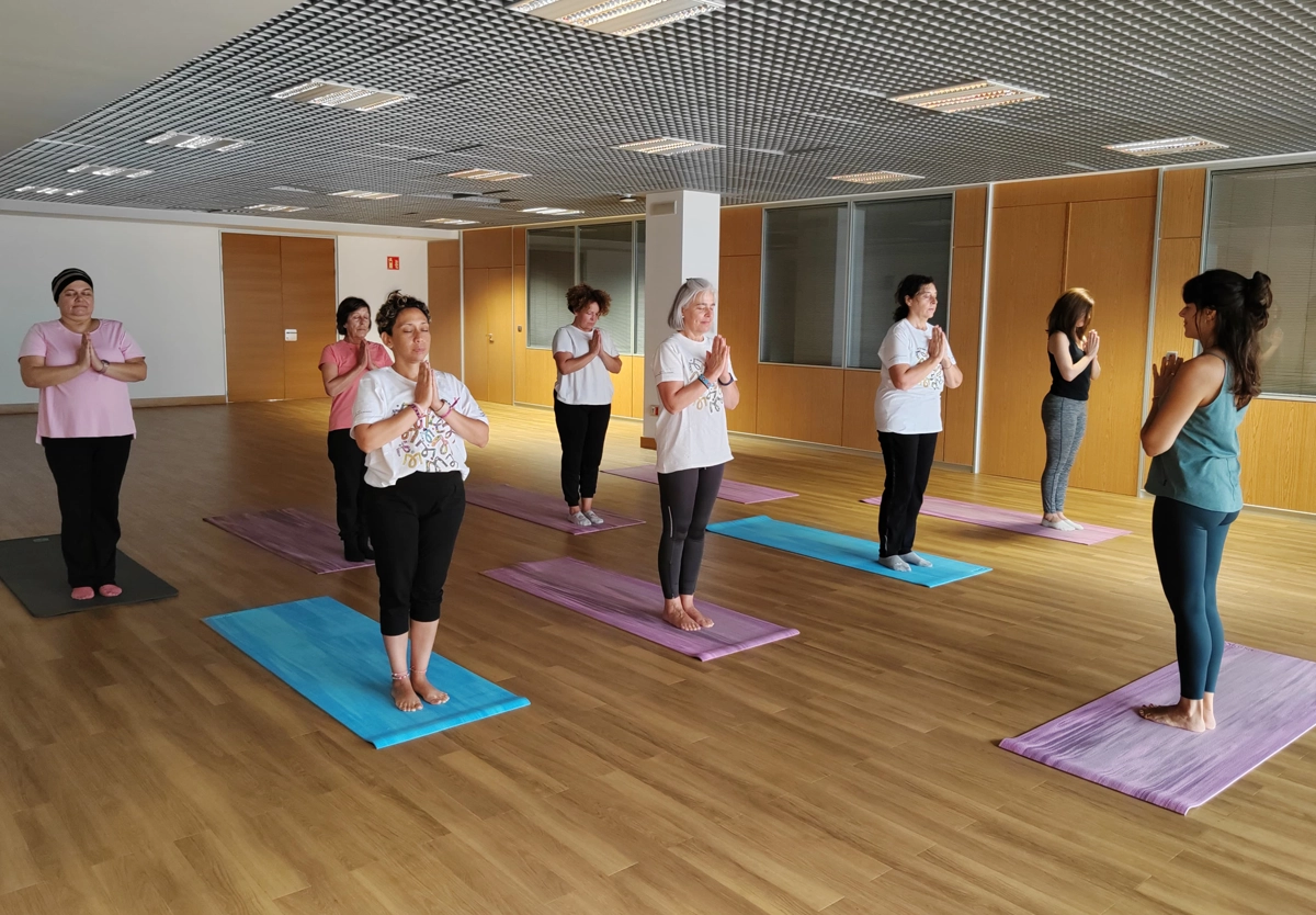 Mujeres practicando Yoga